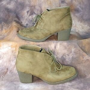 Relativity Heidi oxford lace up chunky heel ankle bootie taupe tan 9